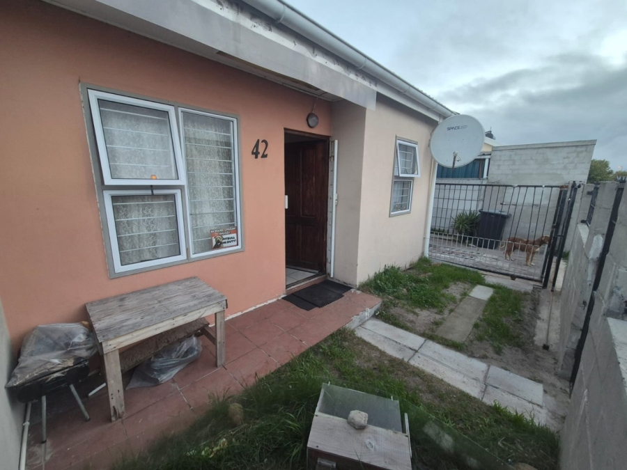 2 Bedroom Property for Sale in Pelican Park Western Cape